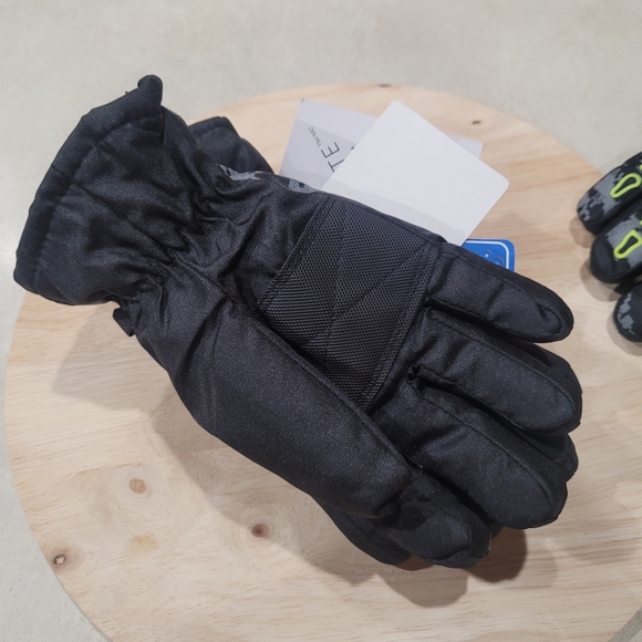 2 Pair Thinsulate 3M Insulation Childrens Winter Gloves Size 4-7 Glow Hand Bones - Picture 7 of 12